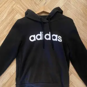 Svart adidas tröja🤍 