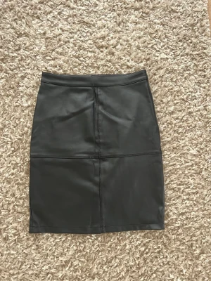 Skinnkjol - Använd 2 gngr