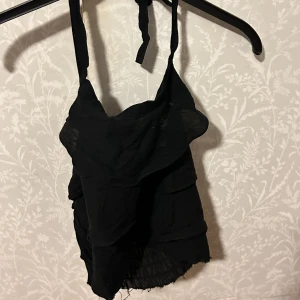 Sommar halterneck topp - Den va jätte lång så jag klippte, men den sitter perfekt. Passar storlek xs/s/och ksk M