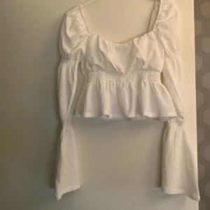 Topp - Säljer denna jätte fina toppen från Gina då den aldrig kommit till användning. 