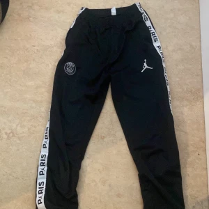 Psg byxor för barn - Aldrig använt utomhus. Säljer de eftersom dom är små på mig. Pris kan diskuteras.