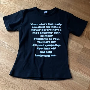 Cool tisha - Cool t-shirt! I stl m men skulle säga som en s