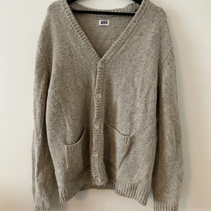 Oversizead stickad kofta Weekday - Bra skick.