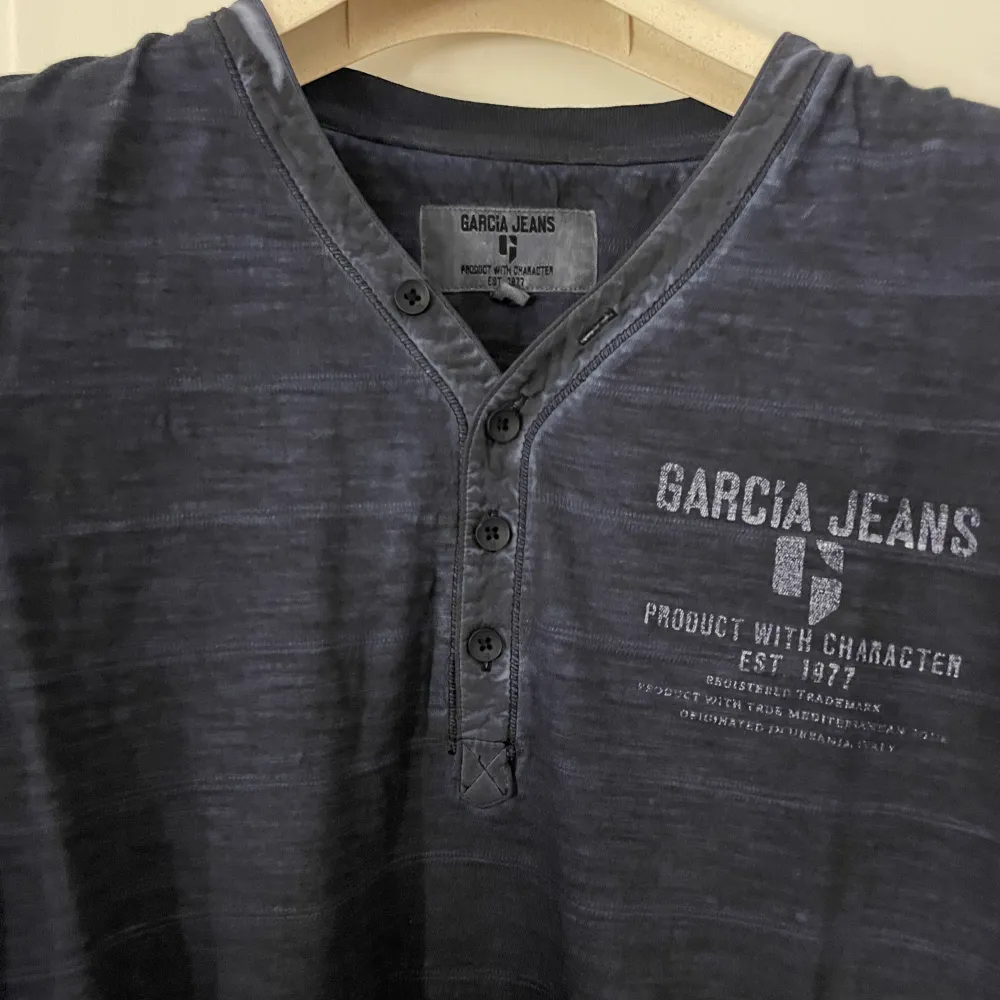 En långärmad tröja från Garcia Jeans i storlek M. Bara använd några gånger. Normal i storleken. I mycket bra skick. . Tröjor & Koftor.