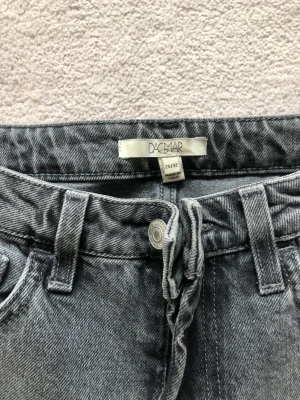 Dagmar jeans  - Jätte fina gråa Dagmar jeans! 