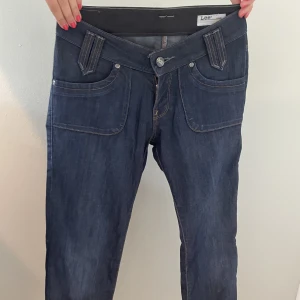 Lee jeans - Lågmidjade jeans från lee med synliga sömmar! I mycket gott skick⭐️