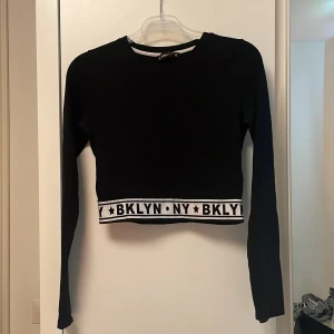 NY-BKLYN -topp - Den är helt ny, utan prislapp. Köpt från New Yorker. Använd 1 gång. 
