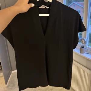 Blus - Svart blus från h&m, använt få gånger❤️‍🔥