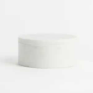 En superfin Ask i marmor, fungerar som förvaring i badrummet eller till nycklar t.ex.  Inköpt i oktober 2022 för 299kr från H&M home - som ny 💕  Mått: höjd 5,5 cm och diameter 13 cm