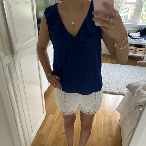 Blå blus - Blå blus med volanger från Zara!💗