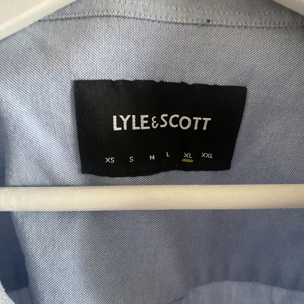 Lyle scott skjorta, 200kr, 150kr vid snabb affär, köparen står för frakten, prisförslag funkar. Skjortor.