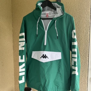 Regnjacka  - Tunn jacka för både regn och vind!☺️