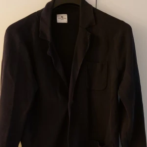 Kavaj i gott matriel  - Sparsamt använd då jag har två. Finns ej att få tag i längre