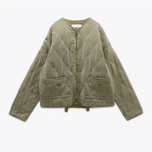 Zara jacka  - Jätte fin grön zara jacka som inte längre kommer till användning, köptes för 900kr, bra skick, går inte att köpa längre😇😇