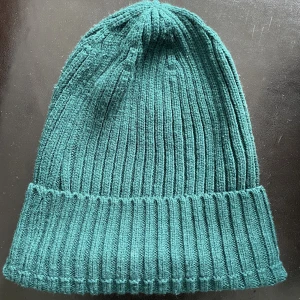 Mössa - Perfekt nu till hösten och håller en varm , super fin färg. 