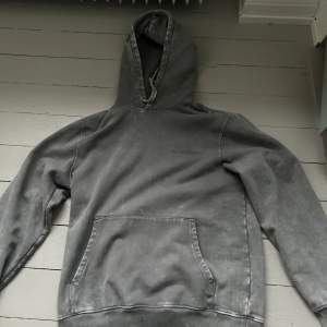 Riktigt fin Han kjobenhavn hoodie som inte är några fel på alls. Använd ett fåtal gånger. Säljs för 450 och köpt för 1400