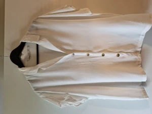 Kortärmad blus  - Sparsamt använd. Oversized 