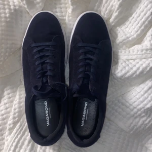 Vagabond skor - Använda en gång så i nyskick. Kontakta om du vill ha fler bilder eller undrar över något. Priset inte hugget i Sten.