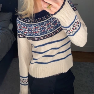 Stickad tröja  - Super mysig tröja ifrån peak performance i storlek S🤍