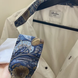 Stenströms Skjorta  - En riktigt snygg Stenströms skjorta med snygga detaljer som ni kan se på bilderna, hör av er för fler bilder.