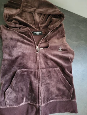 Brun juicy tröja - Jag har inte använd den jätte mycket ny tvättad super skön och ser ut som ny🤎👌🏻😍