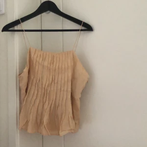 Dagmar linne - Ett jätte fint linne från Dagmar i storlek 36/M. Aldrig använt, säljer då det är för stort. Nypris ca 1500 säljer för 150 kr. Priset kan diskuteras. 