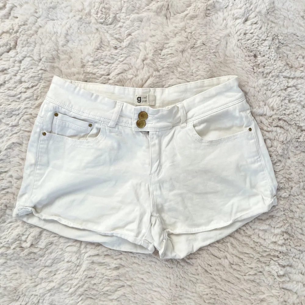 -. Shorts.