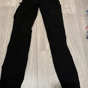 Svart cargos - min favorit cargos, bra skick!