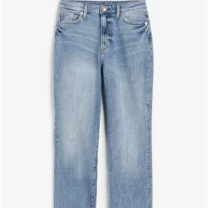 Mom jeans - Snygga oanvända mom jeans, i bra skick. Säljer pågrund av storleken (Längd på jeansen 170 cm)