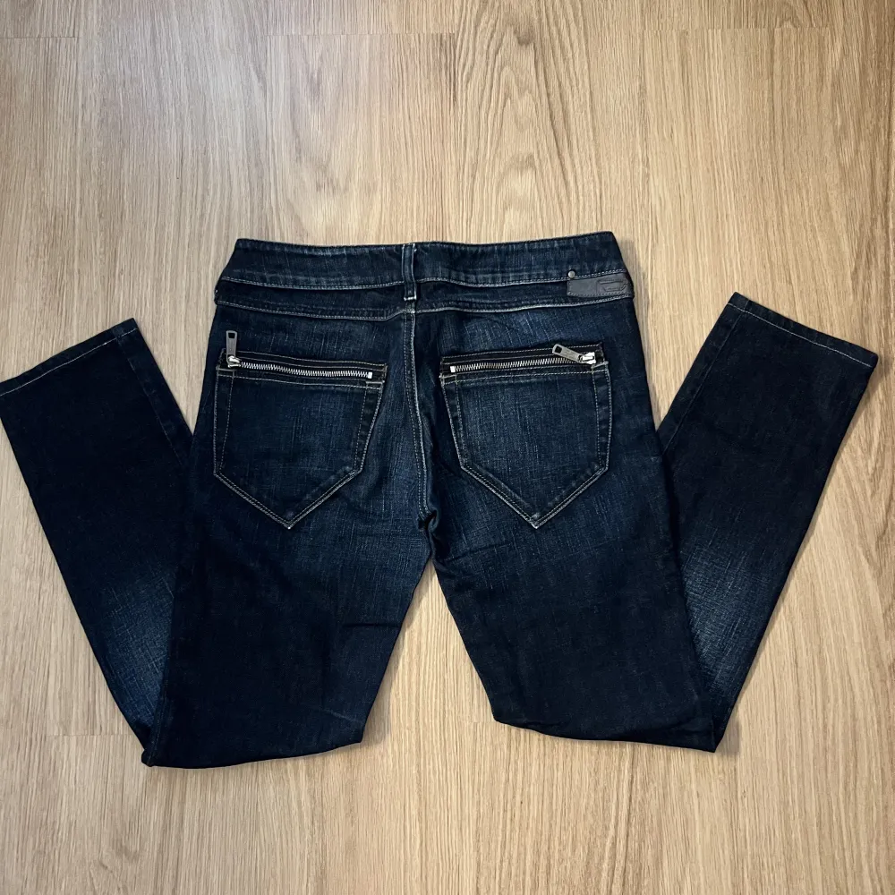 Jeans från diesel, super fint skick och lågmidjade. Hör av er vid frågor ❤️. Jeans & Byxor.