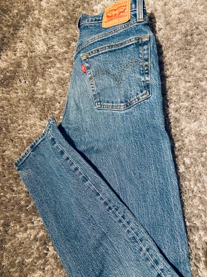 Levi’s 501  - Säljer mina levi’s 501 pga för små, det är bara att skicka för mer frågor(kan diskutera om pris)👌