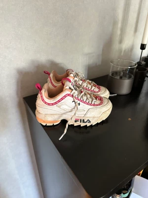 Fila barnskor  - Fila skor i helt skick enligt bild. 