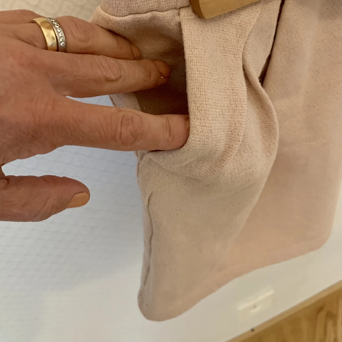 Det med sweatshirt och kjol från Pomp de Lux - 90