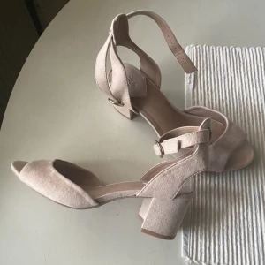 Klackskor nyskick - Från H&M , rosa, strl 38, klack 6 cm, oanvända