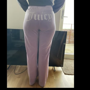Juicy couture  byxor  - Sköna och fina mjukis. M men funkar s också 