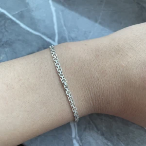 Äkta silver armband dam. - Silver armband med stämning. Med en unik länk. I jätte bra sick.