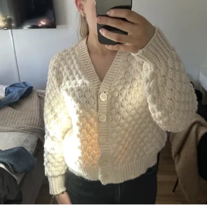 Kofta  - Jättefin kofta från Monki!! Mycket bra skick. Storlek S 💛💛(lånade bilder)