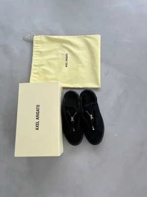 Arigato skor - Feta Arigato skor som är i bra skick och inte mycket använda. Nypris-2300 Mitt pris-799