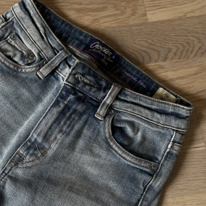 Crocker jeans - Asså lätt den snyggaste tvätten i blått på jeans! Från crocker och går ej att köpa mer. Skinny fit och är i storlek 25/32. För små nu och kan inte visa hur de ser ut på men de är 😍👌🏽 använda 2-3 gånger men ser ut som de vore nya!