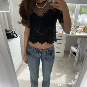 Festtopp - Så så cool topp från Ida Sjöstedt. Storlek L men passar väldigt snyggt på mig som brukar ha XS. Allt beror på hur man vill att den ska sitta🤩🙌🏼 Nypris: ca 2500kr