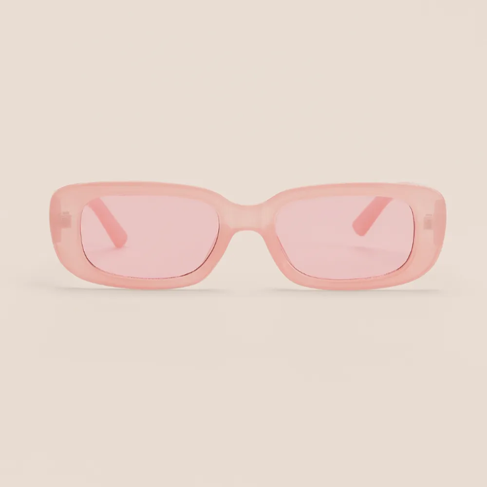 Säljer dessa rosa glasögon från misslisibells kollektion med nakd. Säljer då jag aldrig fått användning för dem då jag använt andra. Som i nytt skick.. Accessoarer.
