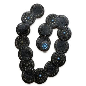 Bälte - Såååå snyggt bälte!! Går att Justera strlk då man kan fästa i alla ”rundlar” inte märkt några defekter😇 så fin till en kjol nu i sommar😍 115cm