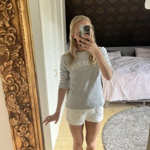 grå stickad tröja från morrisM - söt grå stickad tröja från morris lady😍😍 storlek M men sitter som en S🤗👌