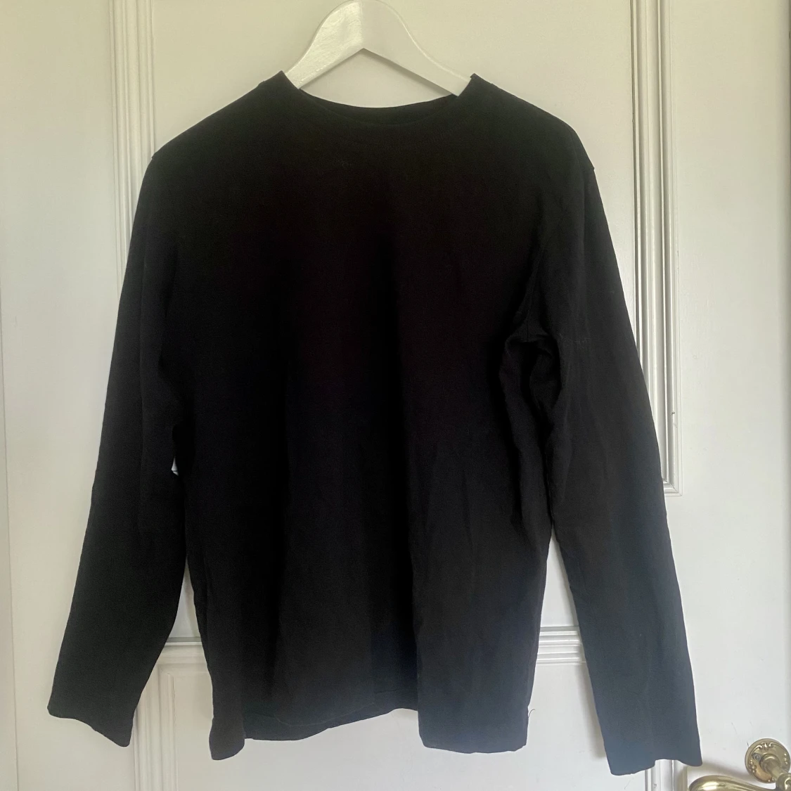 Svart basic långärmad från HM - 90