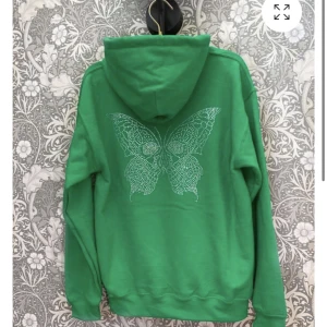 Lecacci Hoodie - Säljer min gröna lecacci hoddie, den är helt oanvänd och slutsåld på hemsidan ❤️ Storlek: S