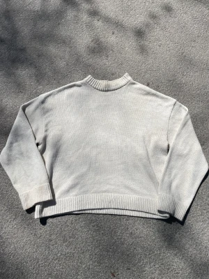 Our Legacy Knit Sweater - Our legacy knit med boxy fit och extended sleeves  Kan skicka fler bilder i dm Cond 8/10 Skriv o lägg gärna bud!