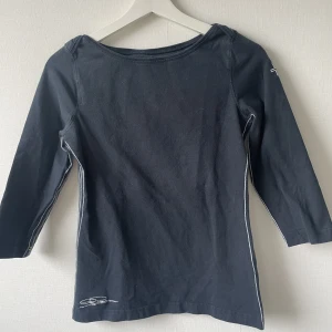 Pelle P tröja  - Ger fina former  Trekvartslånga armar  Fint skick 