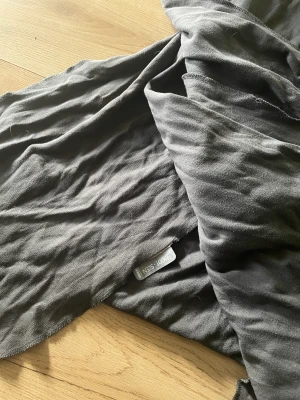 Trikåsjal - Trikåsjal i fint skick, välanvänd men mycket kvar att ge! 