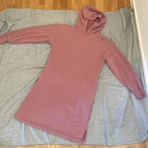 Uniqlo Cotton Dress with hoodie  - I am size EU 38 - the dress has a big cutting in a way. It comes with two pockets and somewhat thick cotton material. 