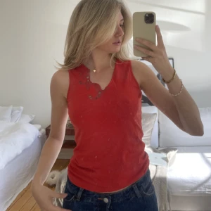 Linne  - Coolt linne me ball skurning vid bröstet. Köparen står för frakten 